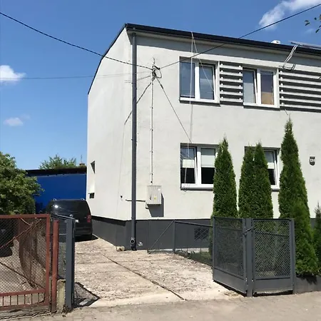 アパート Apartament Przy Basenie